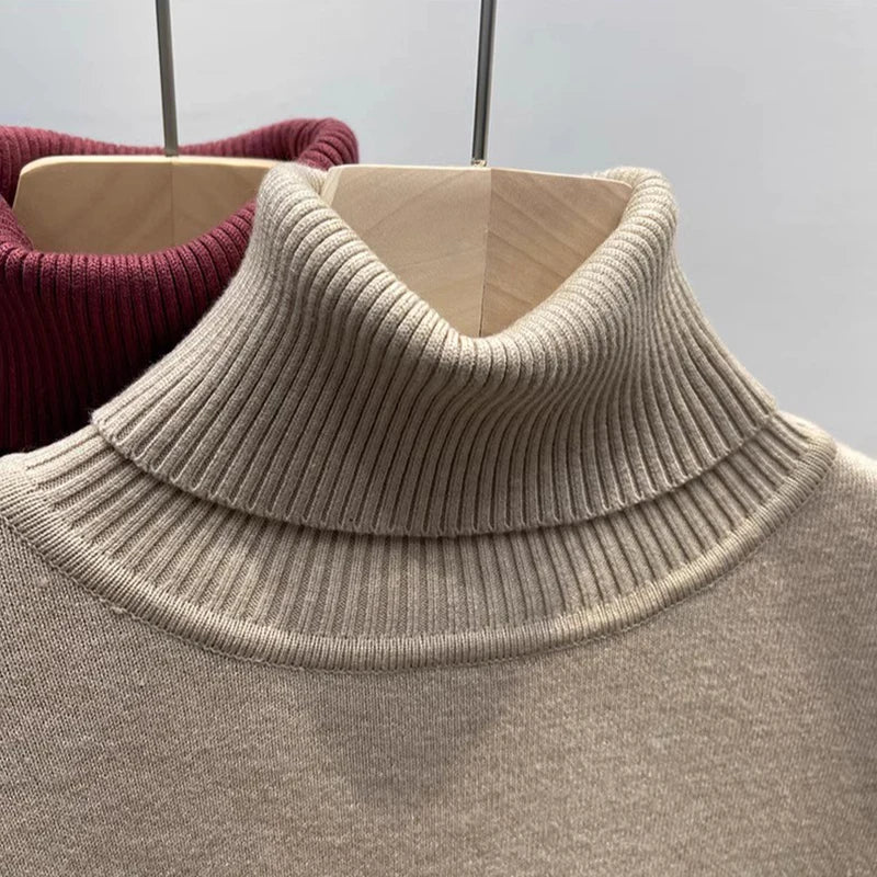 SIENNA Refined Turtleneck