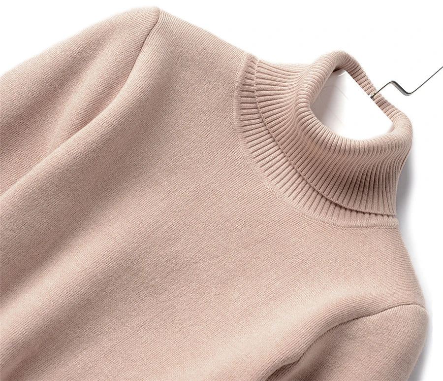 SIENNA Refined Turtleneck
